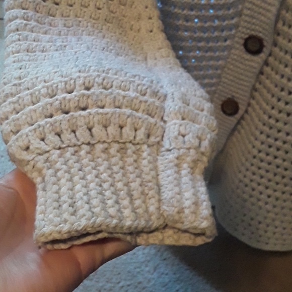 Sweater - Picture 4 of 4